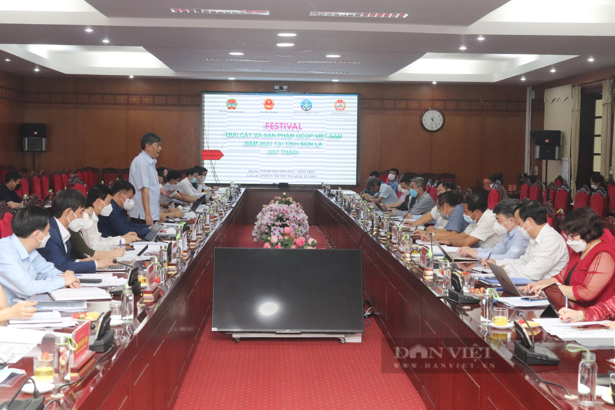 Sơn La cử 4 Phó Chủ tịch tỉnh tham gia tổ chức Hội nghị Thủ tướng đối thoại với nông dân - Ảnh 2.