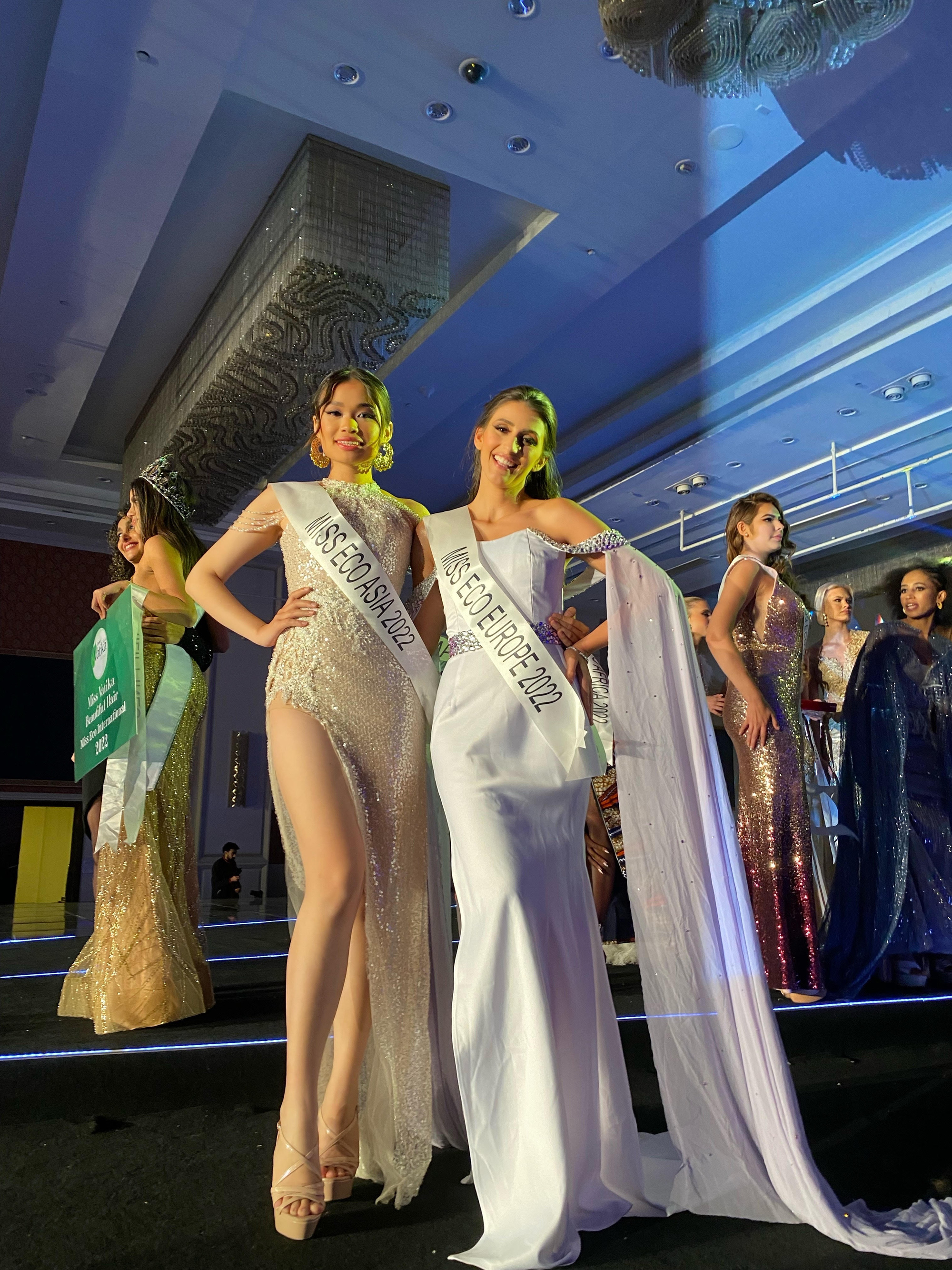 Miss Eco International 2022 là đề tài thu hút rất nhiều sự chú ý. Hình ảnh các người đẹp đến từ nhiều quốc gia sẽ khiến bạn không thể rời mắt. Hãy theo dõi và thưởng thức các phần thi và trao giải của hoa hậu sắp tới.