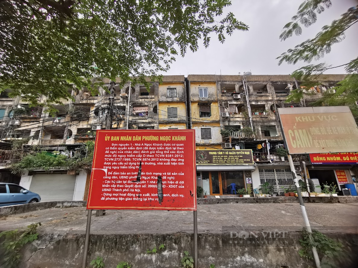 Cận cảnh những chung cư cũ nguy hiểm phải di dời trong tháng 3 ở Thủ đô  - Ảnh 9.