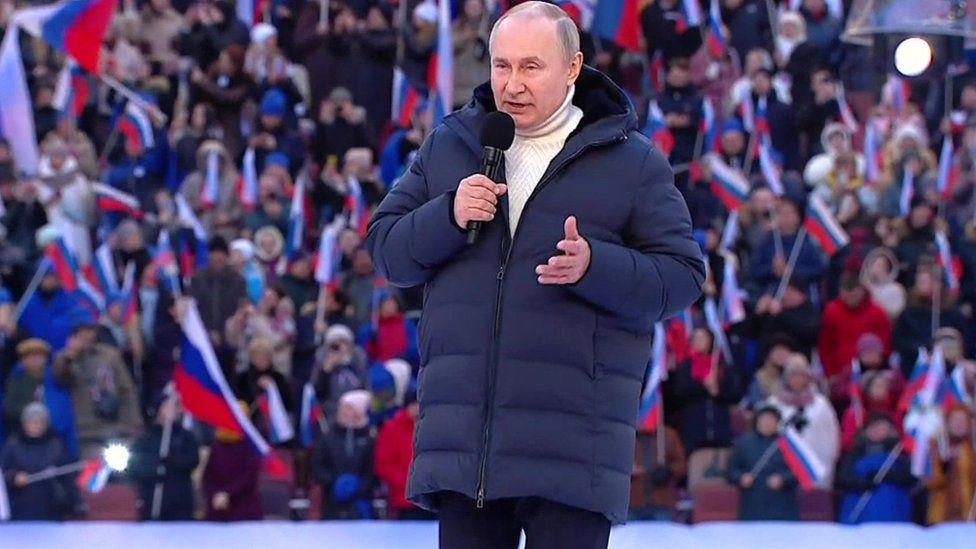 Ông Putin bất ngờ xuất hiện, ca ngợi quân đội Nga ở Ukraine - Ảnh 1.