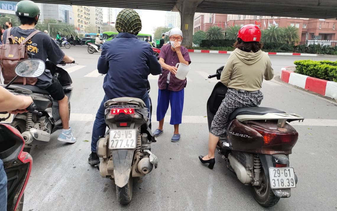 Hà Nội: “Cái bang” lập chốt xin tiền người đi đường trên nhiều tuyến phố