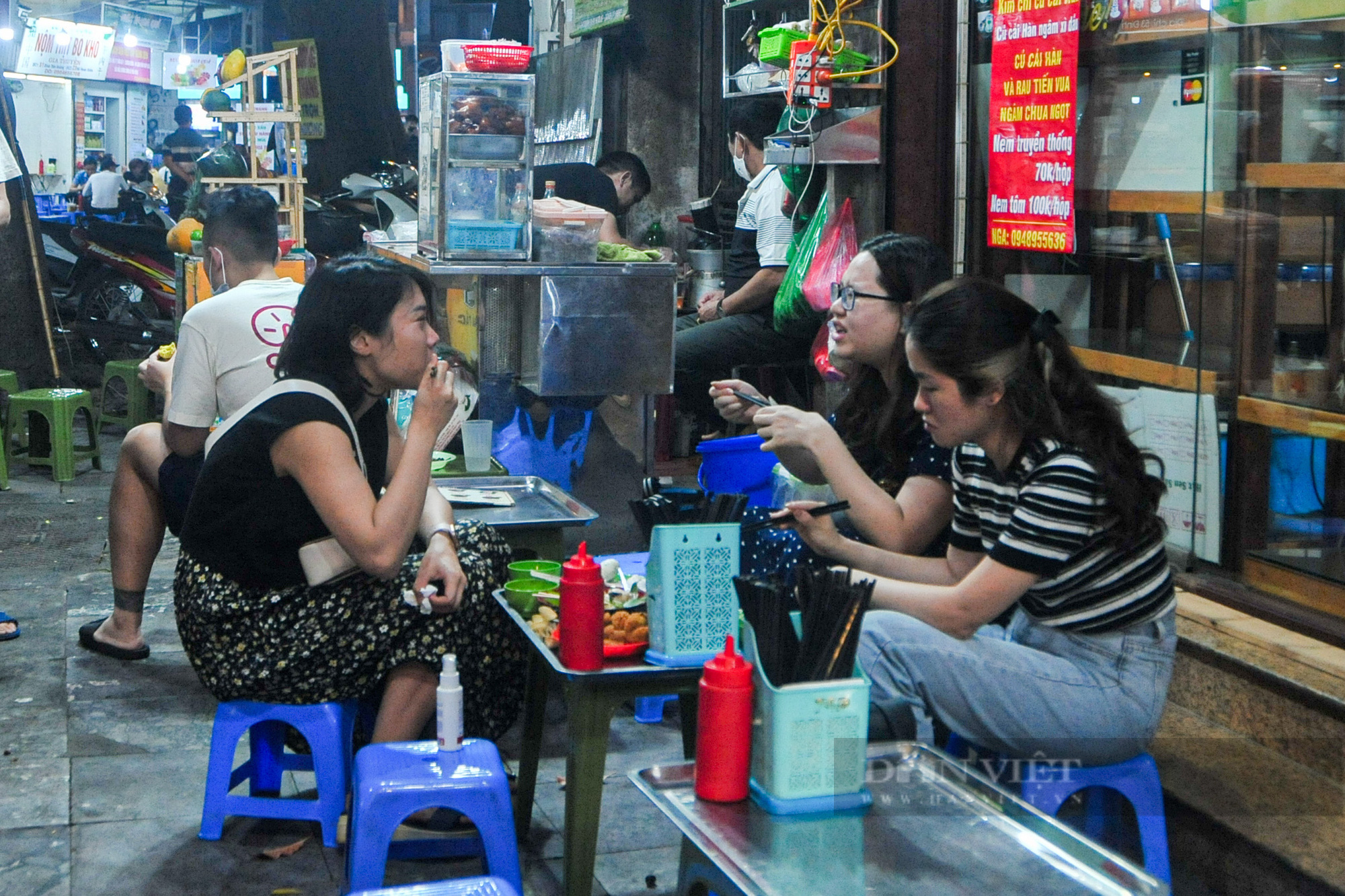 Phố Tây Tạ Hiện, quán ăn vỉa hè nhộn nhịp trong ngày phố đi bộ hoạt động trở lại - Ảnh 8.