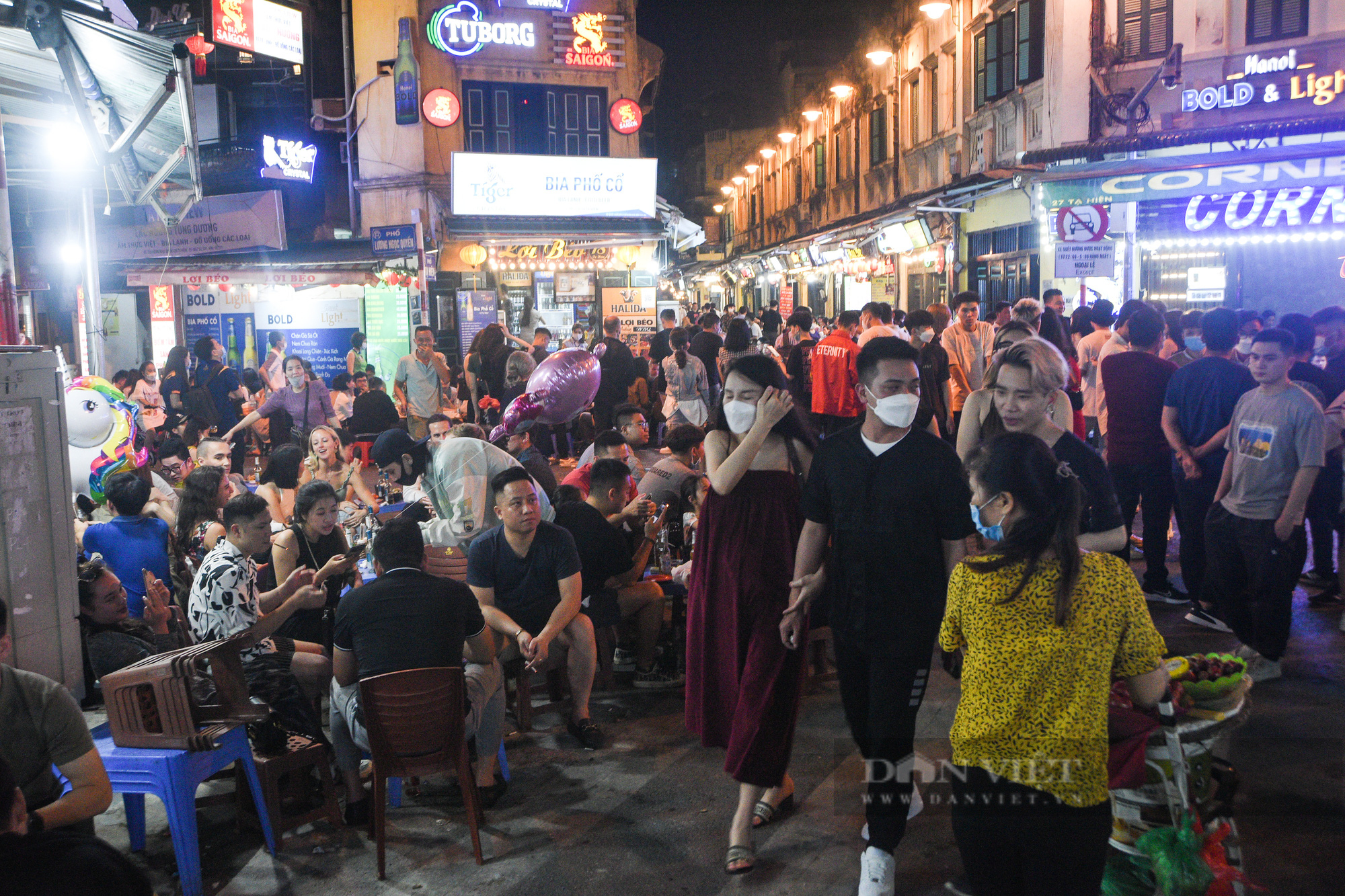 Phố Tây Tạ Hiện, quán ăn vỉa hè nhộn nhịp trong ngày phố đi bộ hoạt động trở lại - Ảnh 3.