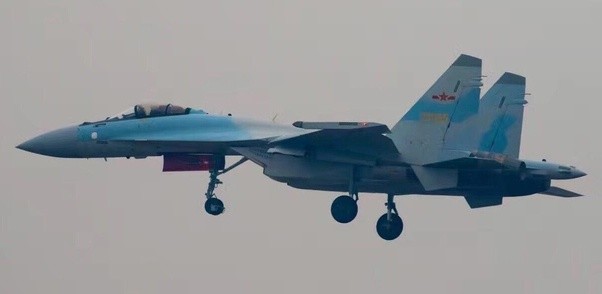 Tiêm kích Su-35 - &quot;Vật thể ngoài hành tinh&quot; của Nga khiến châu Âu e sợ - Ảnh 6.