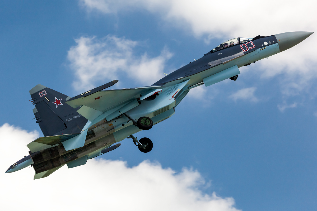 Tiêm kích Su-35 - &quot;Vật thể ngoài hành tinh&quot; của Nga khiến châu Âu e sợ - Ảnh 1.