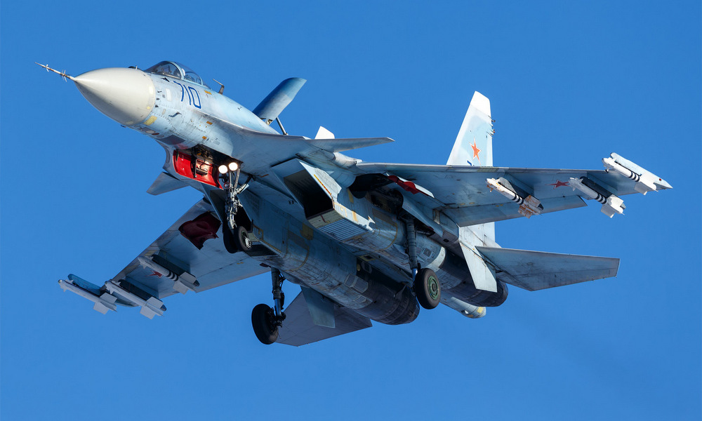 Tiêm kích Su-35 - &quot;Vật thể ngoài hành tinh&quot; của Nga khiến châu Âu e sợ - Ảnh 2.