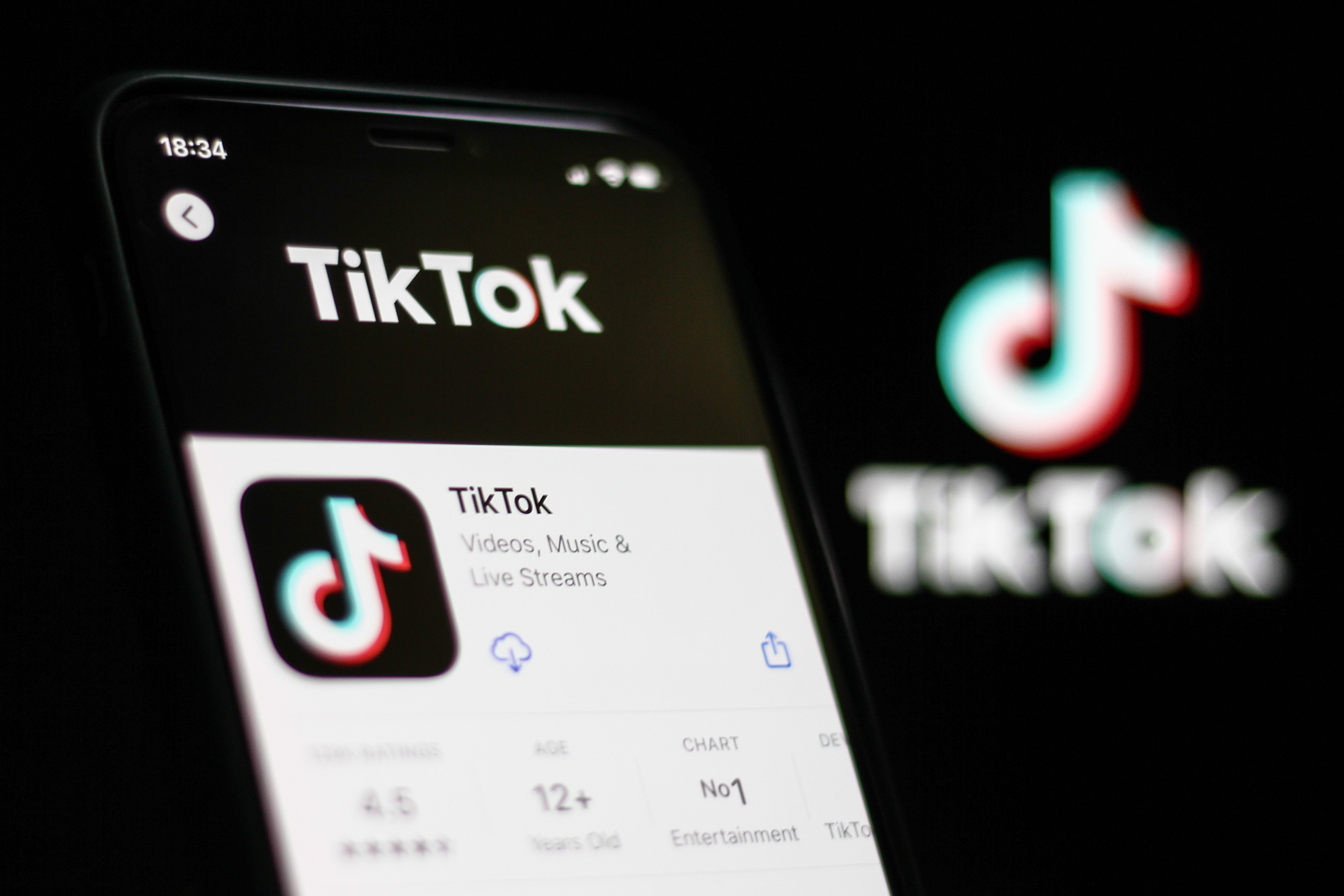 TikTok mở rộng thời lượng video tối đa lên 10 phút. Ảnh: @AFP.