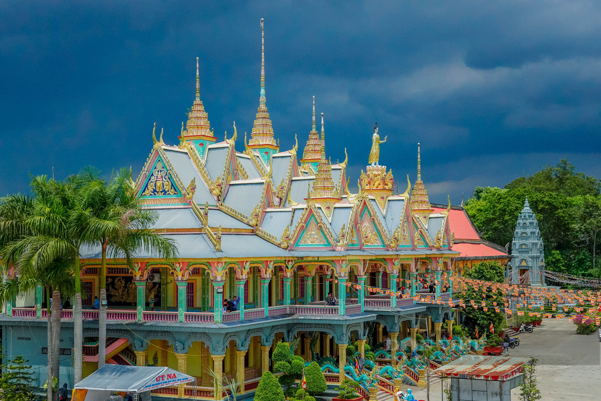Những ngôi chùa khmer đẹp lộng lẫy ở Sóc Trăng - Ảnh 7.