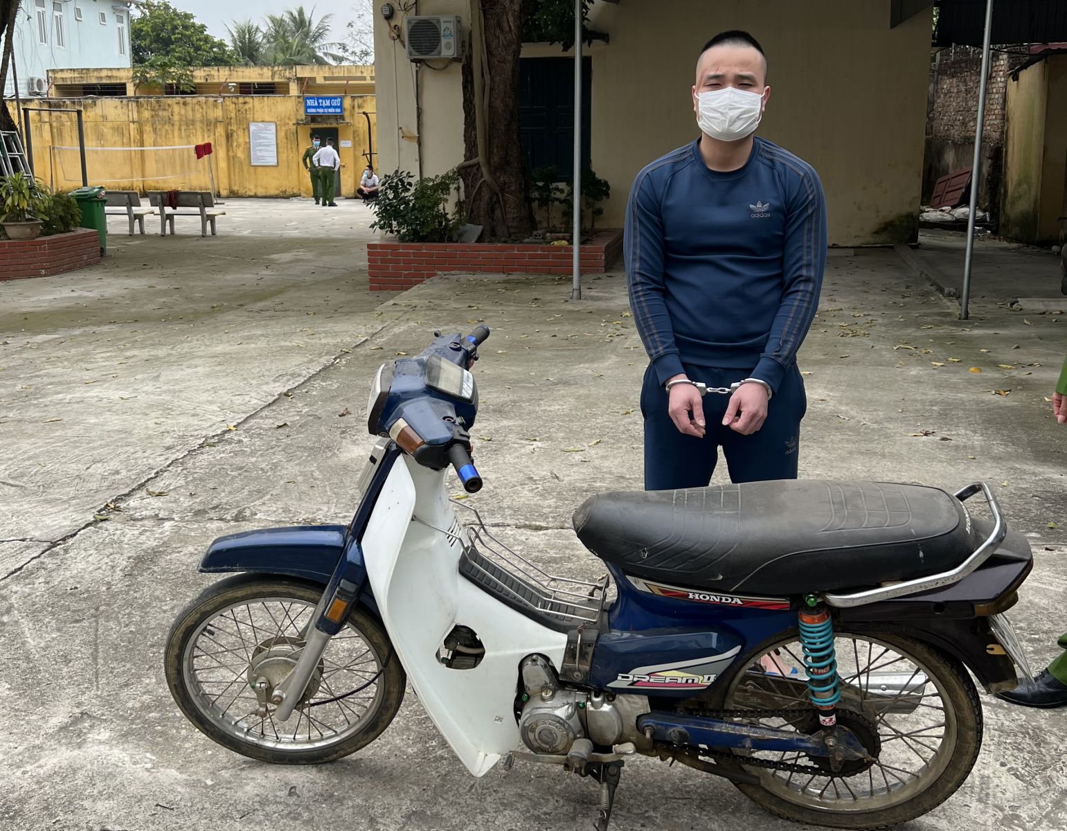 Bắt giữ đối tượng nghiện ma túy chuyên trộm cắp xe máy tại Thanh Hóa - Ảnh 1.