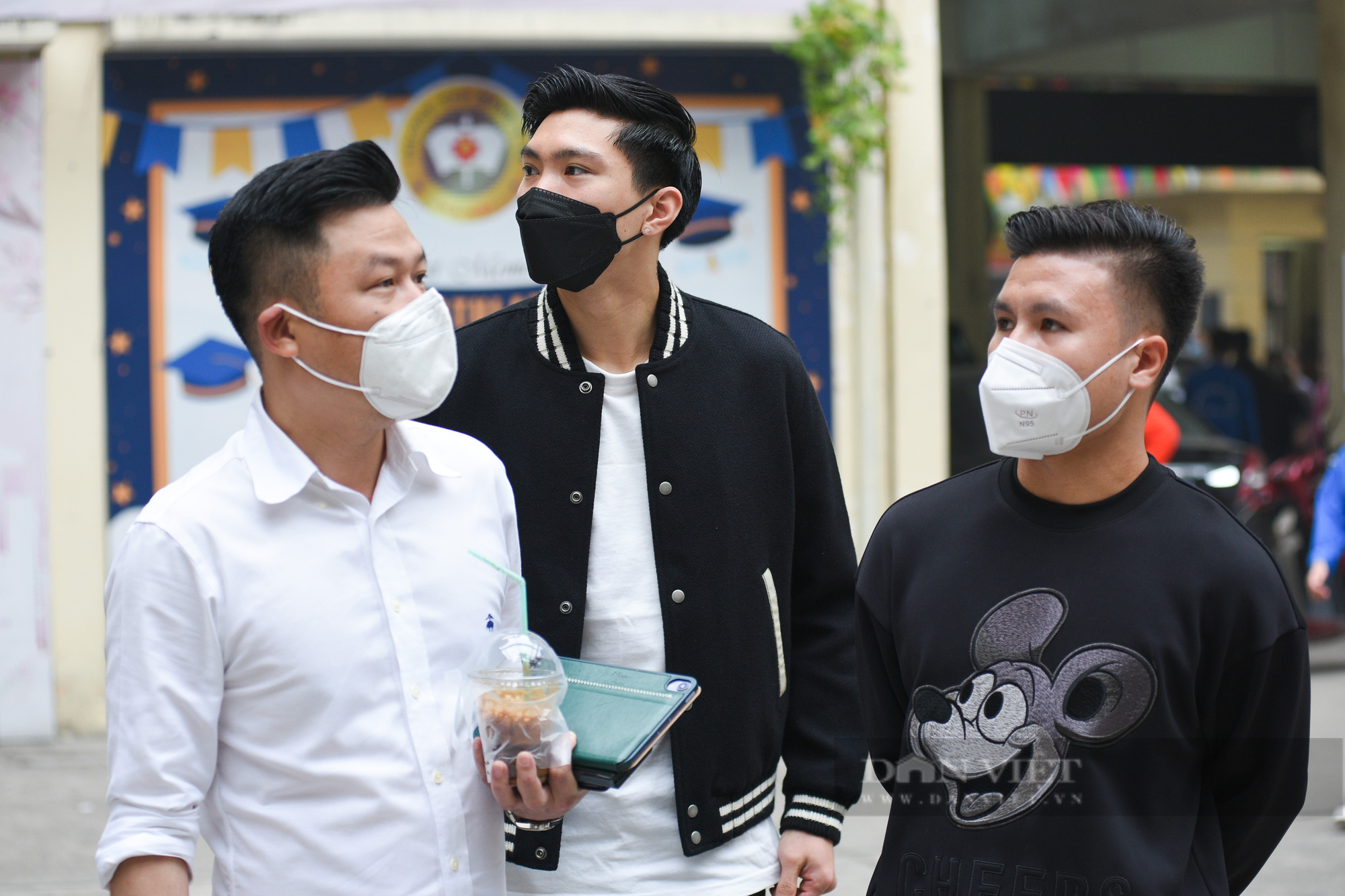 Cầu thủ Quang Hải, Văn Hậu, ca sĩ Tuấn Hưng thào hứng tham gia, kêu gọi hiến máu - Ảnh 2.