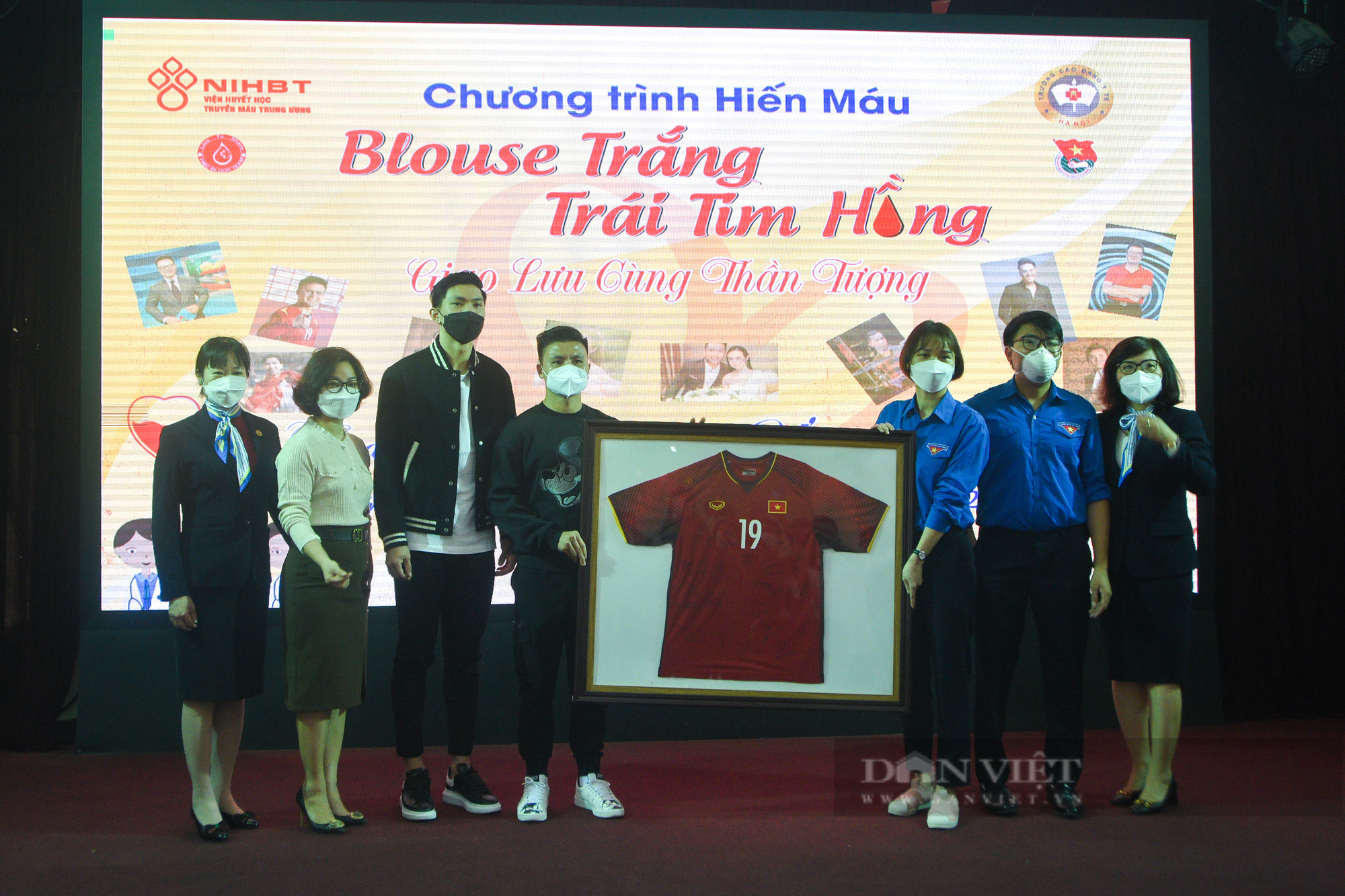 Cầu thủ Quang Hải, Văn Hậu, ca sĩ Tuấn Hưng thào hứng tham gia, kêu gọi hiến máu - Ảnh 7.