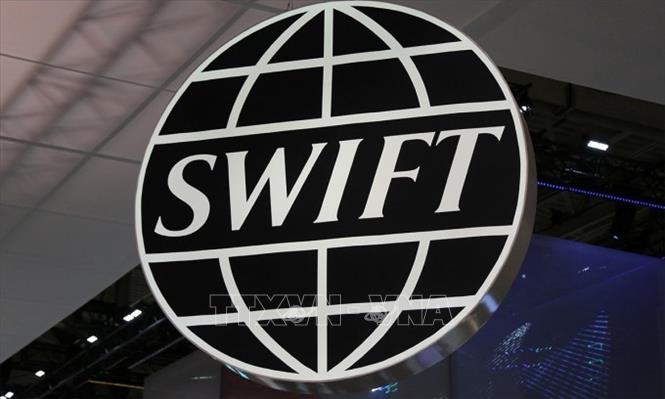 EU công bố 7 ngân hàng của Nga bị loại khỏi SWIFT - Ảnh 1.