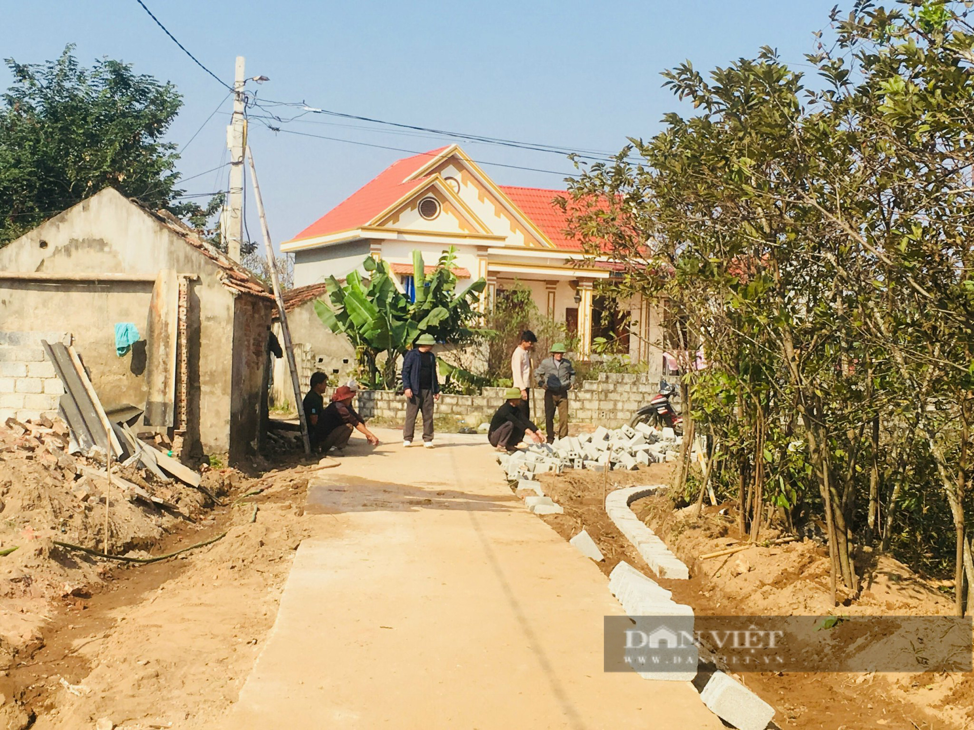 Xóm có hơn 20 hộ ở Thanh Hóa mà hiến hàng trăm m2 đất để làm đường đẹp như đường phố - Ảnh 2.