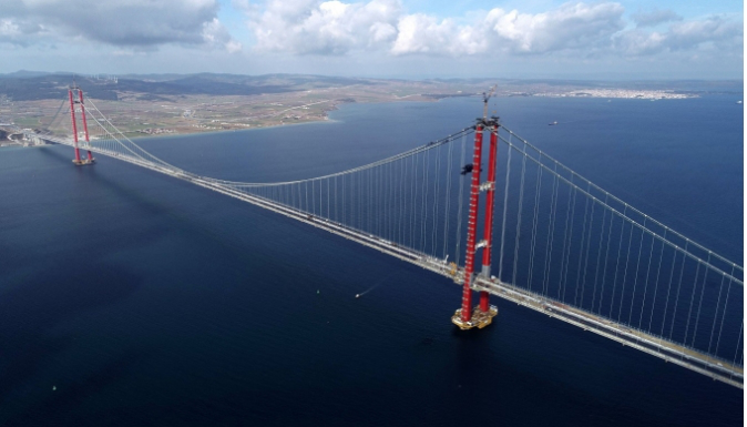Hình ảnh cây cầu treo dài nhất thế giới nối lục địa Á - Âu  - Ảnh 1.