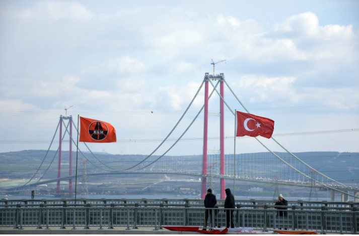 Hình ảnh cây cầu treo dài nhất thế giới nối lục địa Á - Âu  - Ảnh 3.