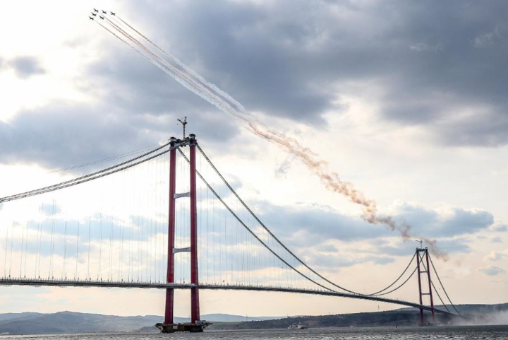 Hình ảnh cây cầu treo dài nhất thế giới nối lục địa Á - Âu  - Ảnh 7.