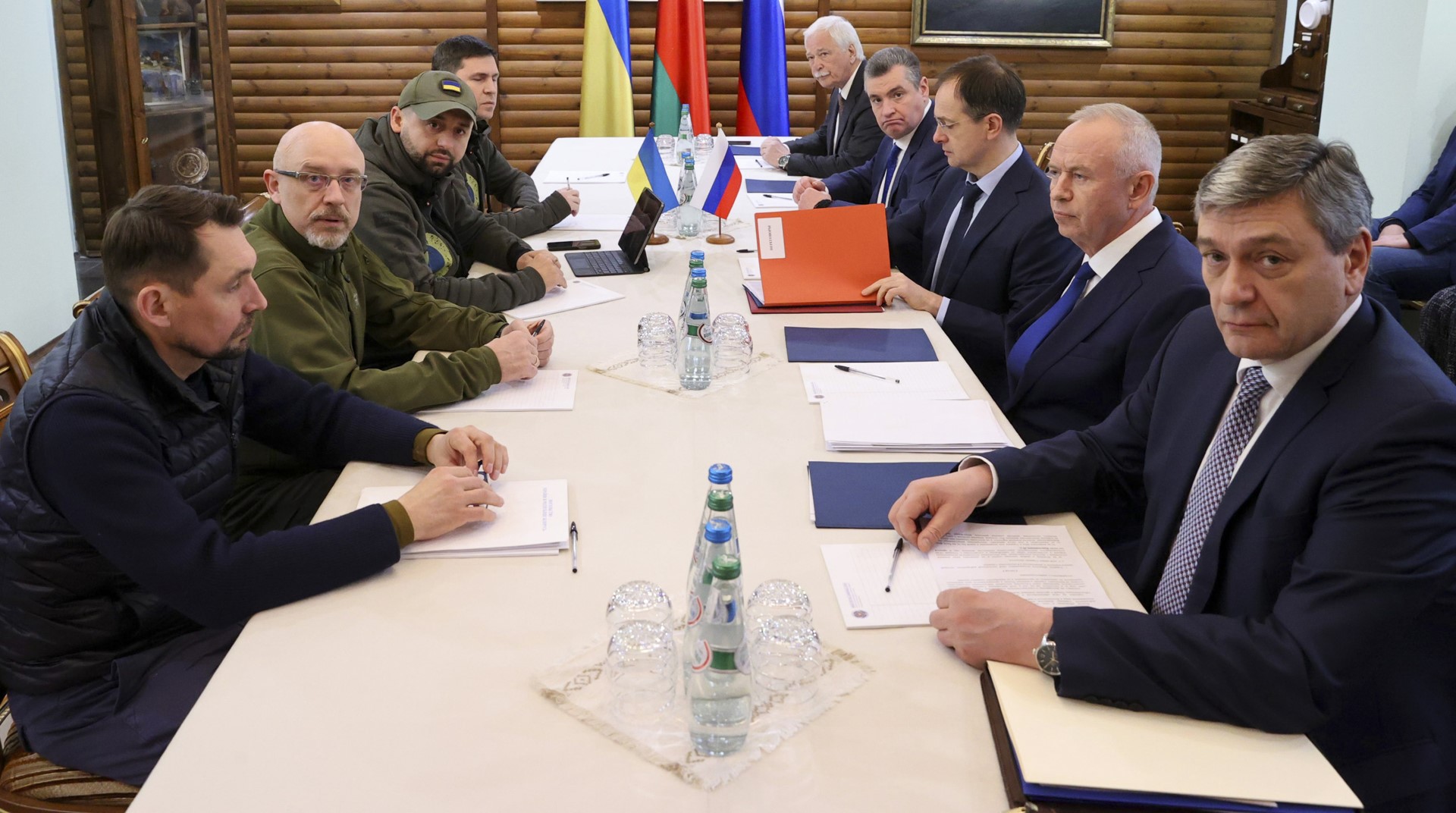 Đàm phán Nga-Ukraine: NATO lo ngại về &quot;nhượng bộ quá lớn&quot; của Ukraine - Ảnh 1.