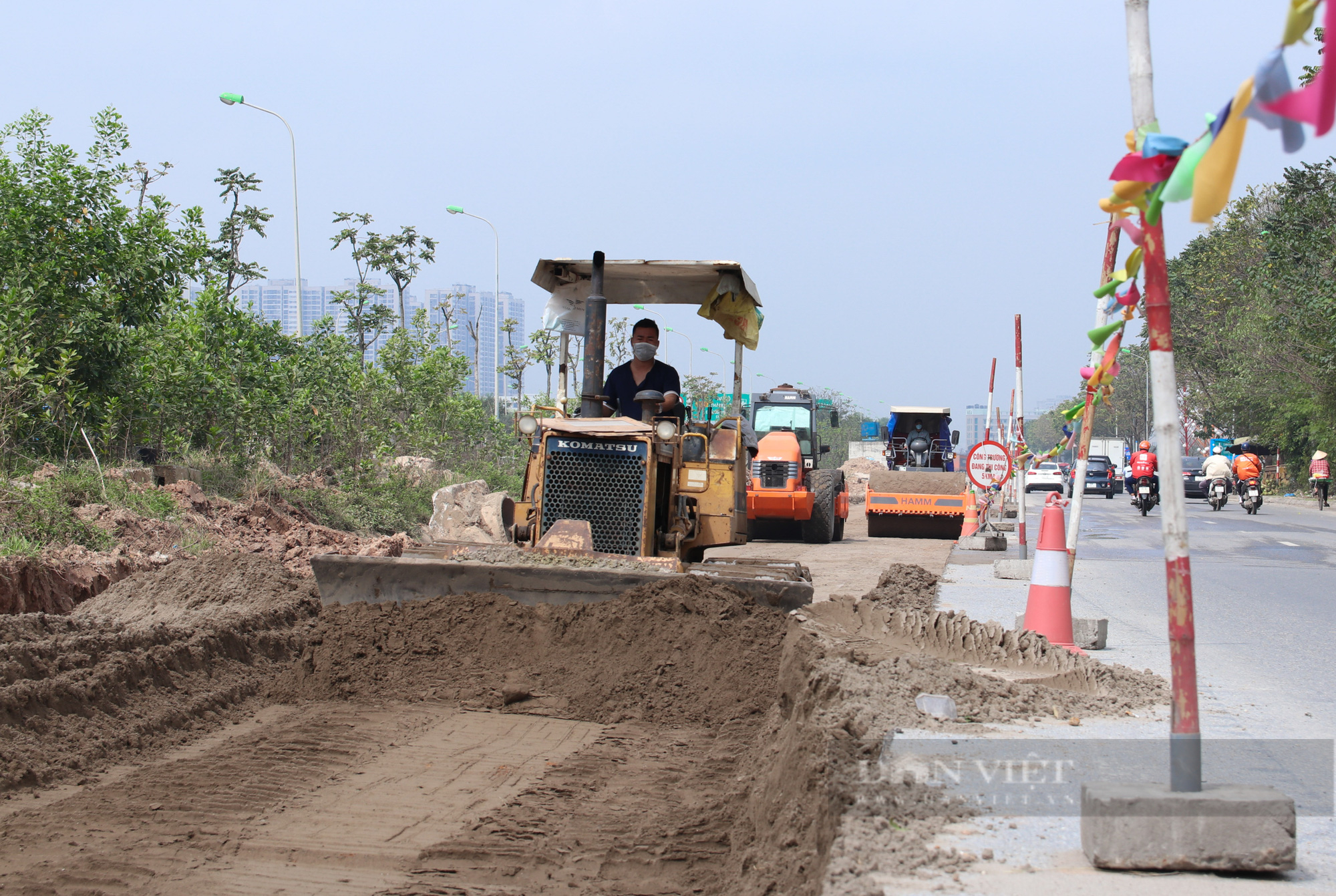 Hà Nội: Cảnh tấp nập trên công trường mở rộng, chống ngập lụt tại Đại lộ Thăng Long    - Ảnh 5.