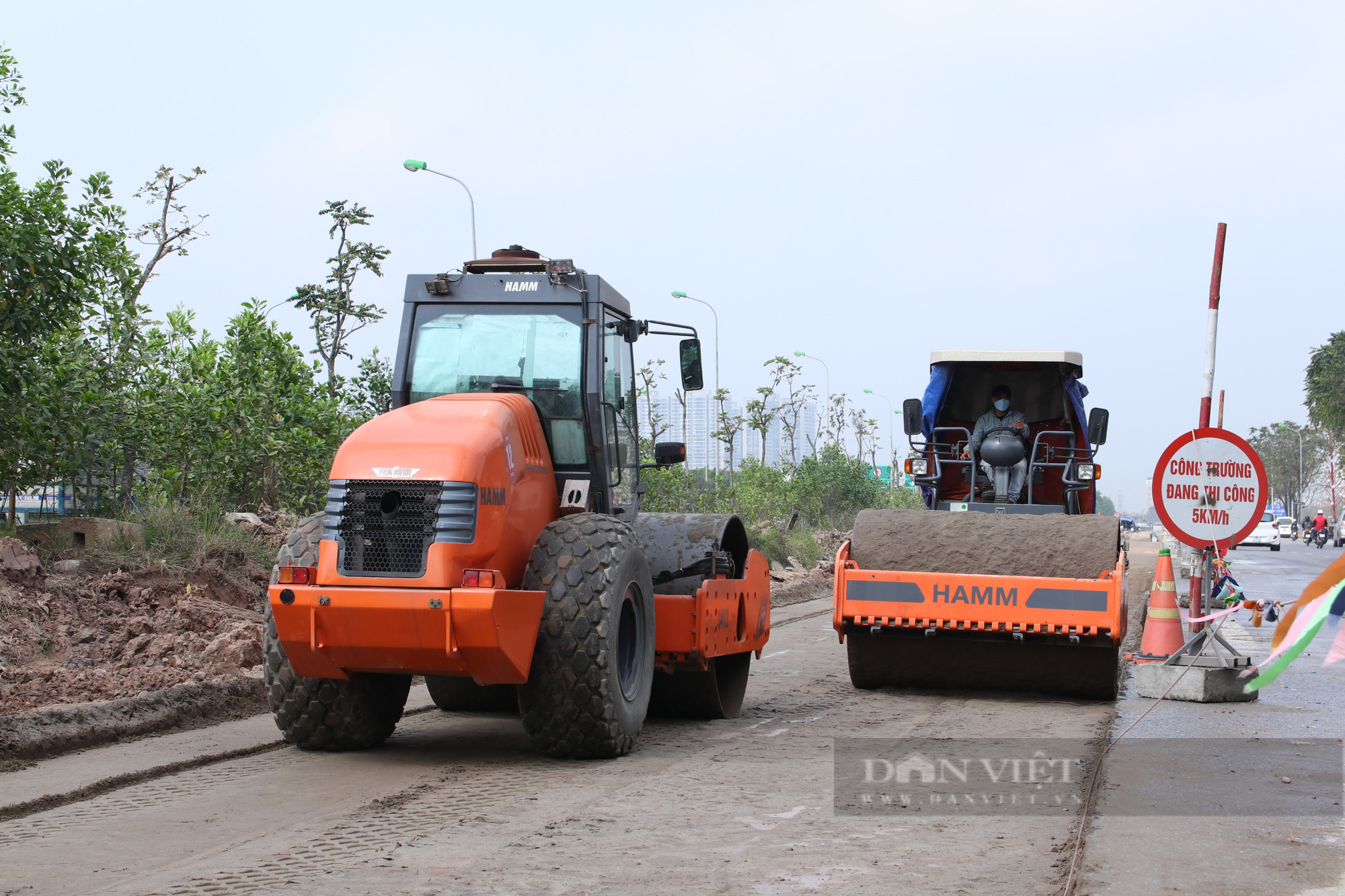 Hà Nội: Cảnh tấp nập trên công trường mở rộng, chống ngập lụt tại Đại lộ Thăng Long    - Ảnh 4.