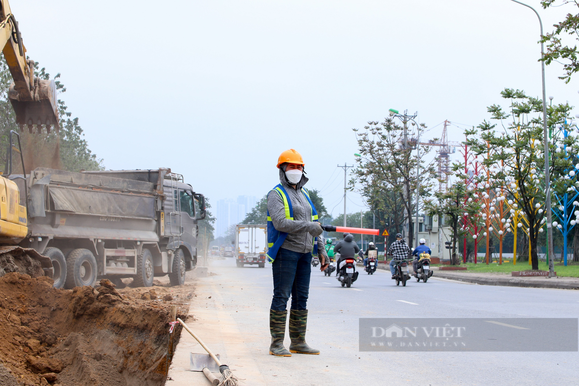 Hà Nội: Cảnh tấp nập trên công trường mở rộng, chống ngập lụt tại Đại lộ Thăng Long    - Ảnh 6.