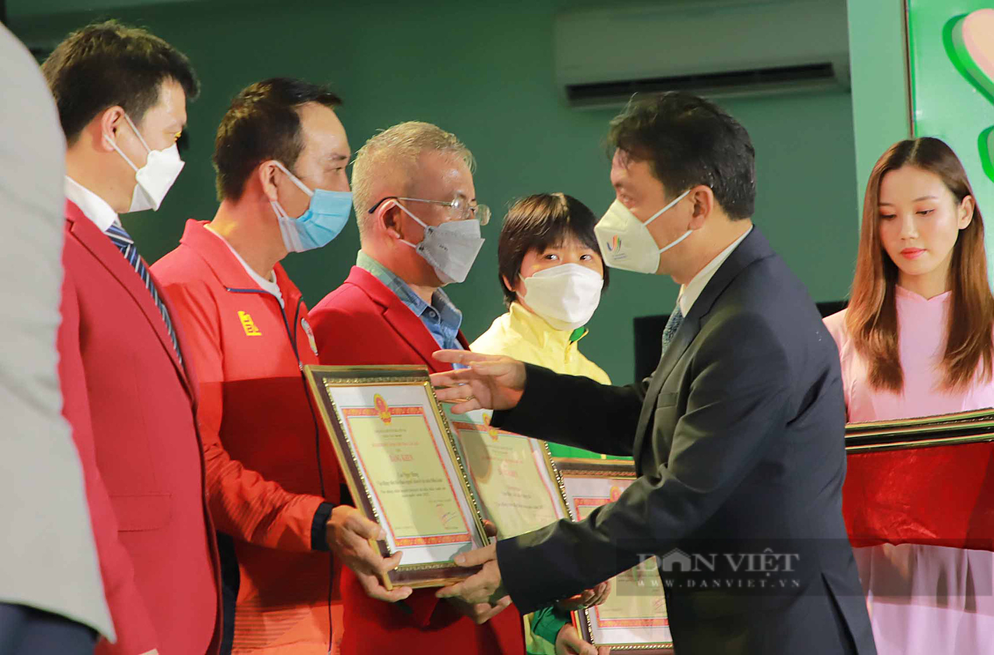 HLV Park Hang-seo và Quang Hải vắng mặt ở Lễ vinh danh của Thể thao Việt Nam - Ảnh 2.