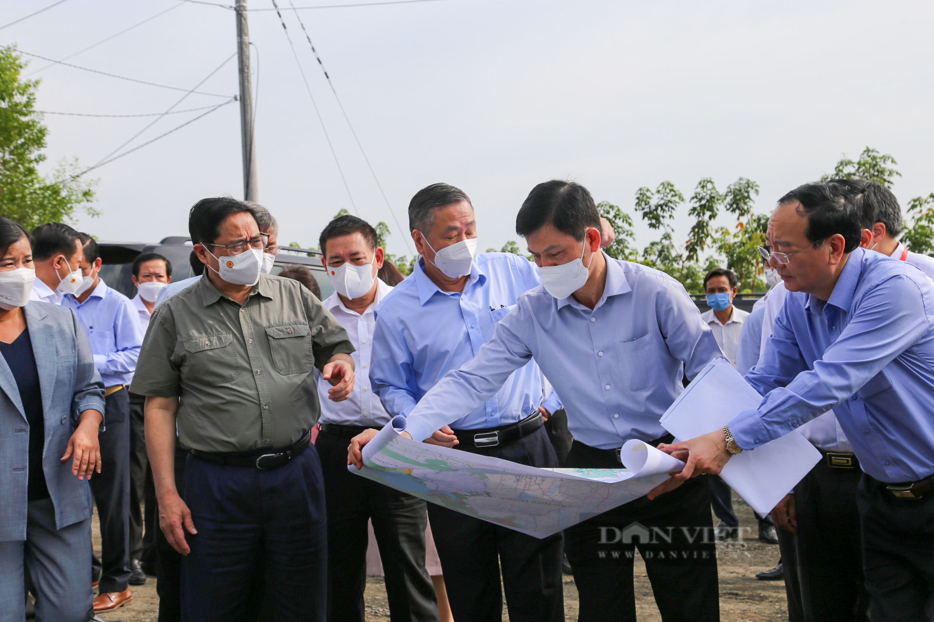 Thủ tướng đi khảo sát thực tế tại Bình Phước, dự lễ khánh thành nhà máy tã trẻ em lớn thứ 5 thế giới  - Ảnh 2.