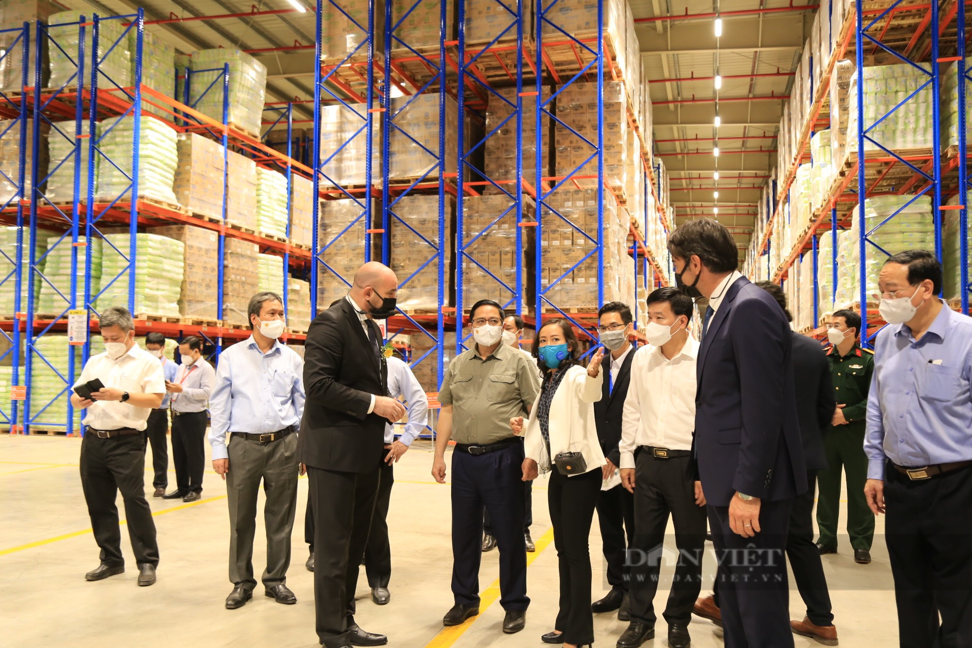 Thủ tướng thăm nhà máy Hayat Kimya Việt Nam có vốn đầu tư 250 triệu USD tại Bình Phước - Ảnh 1.