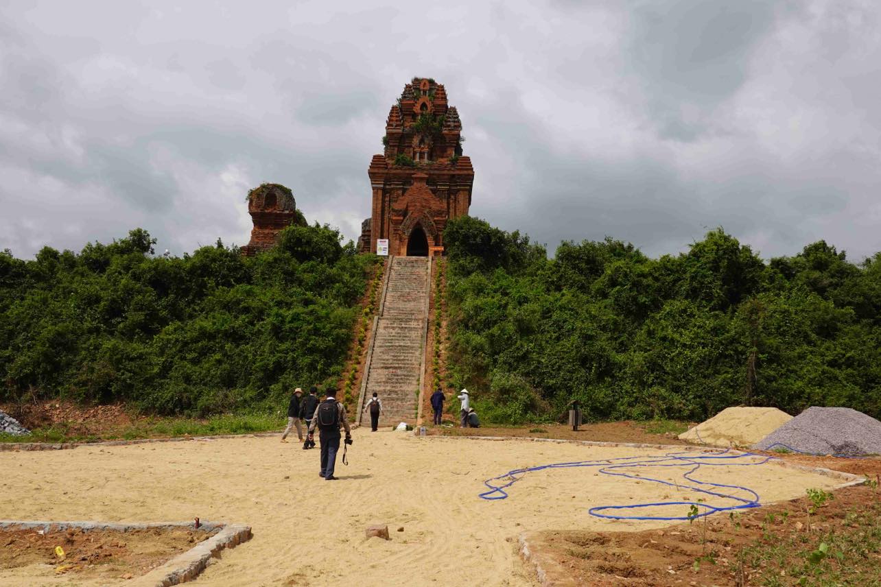 Ra văn bản “truy tìm” cán bộ cung cấp hình ảnh, Giám đốc Sở VHTT Bình Định nói “không có vấn đề gì” - Ảnh 1.