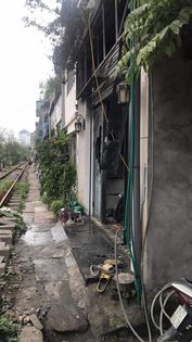 Đang cháy lớn ở phố Phùng Hưng, Hà Nội - Ảnh 3.