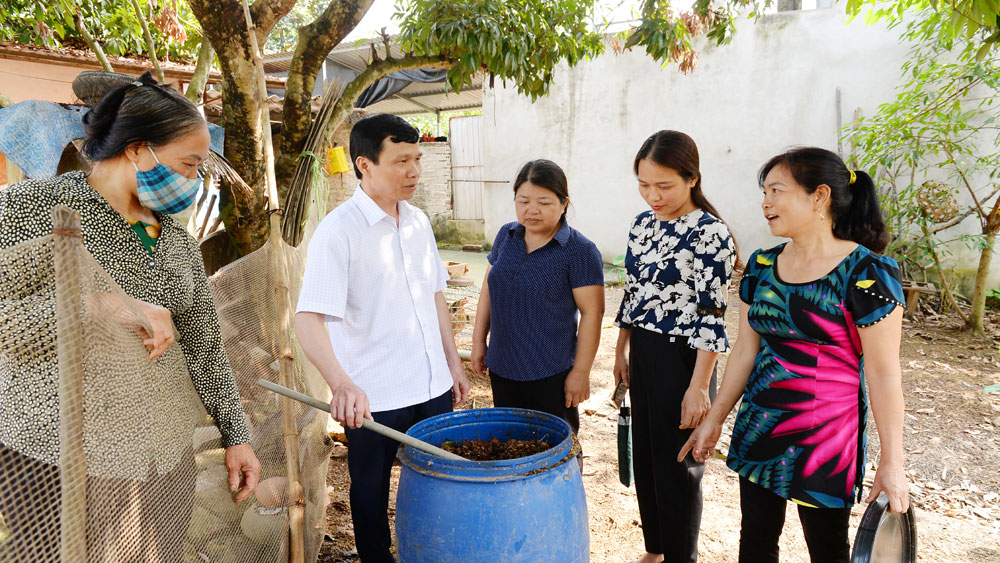 Biến rác thải thành phân xanh giúp xanh đồng, sạch đường - Ảnh 1.