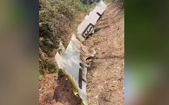 Nhân chứng nói máy bay Trung Quốc chở 132 người rơi xuống núi, vỡ thành từng mảnh