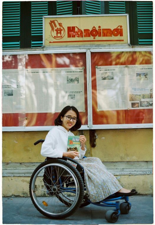 Ước mơ &quot;check-in&quot; khắp Việt Nam của cô gái ngồi xe lăn mắc ung thư - Ảnh 2.