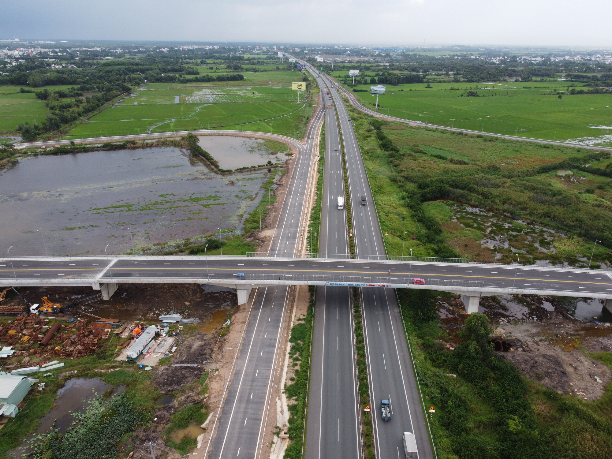 Đề xuất quy mô hoàn chỉnh cao tốc TP.HCM - Mộc Bài, kết nối vùng kinh tế trọng điểm Phía Nam - Ảnh 3.