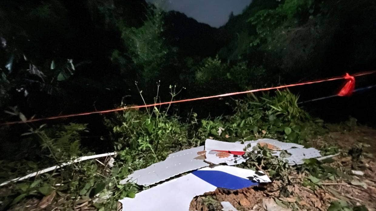 Tai nạn máy bay MU5737 ở Trung Quốc: Sự cố khủng khiếp nào khiến phi hành không kịp gửi tín hiệu cầu cứu? - Ảnh 2.
