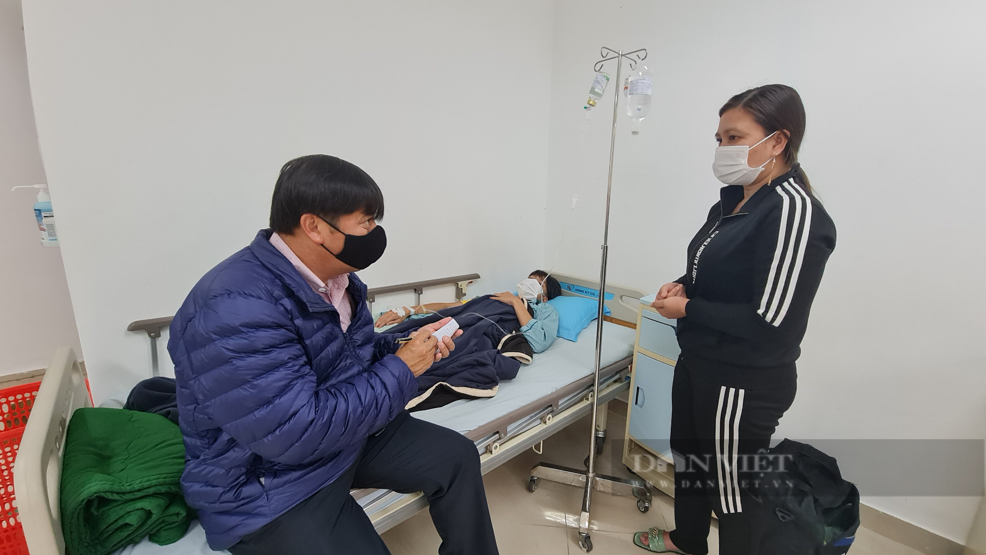 Lâm Đồng: Gần 50 người nhập viện sau khi ăn bánh mì Liên Hoa - Ảnh 1.