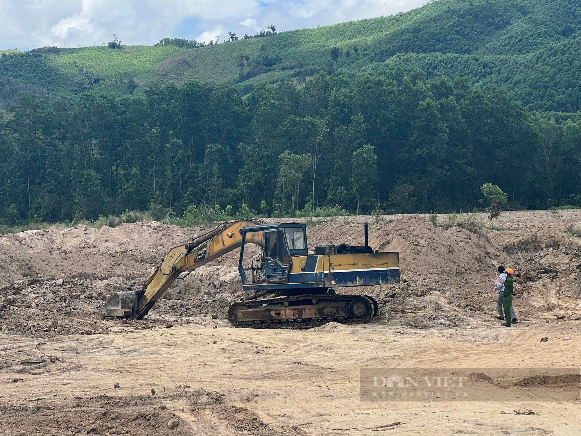 Xã đang bị thanh tra đất đai, “đất tặc” ngang nhiên lộng hành, Chủ tịch nói “không biết”! - Ảnh 5.