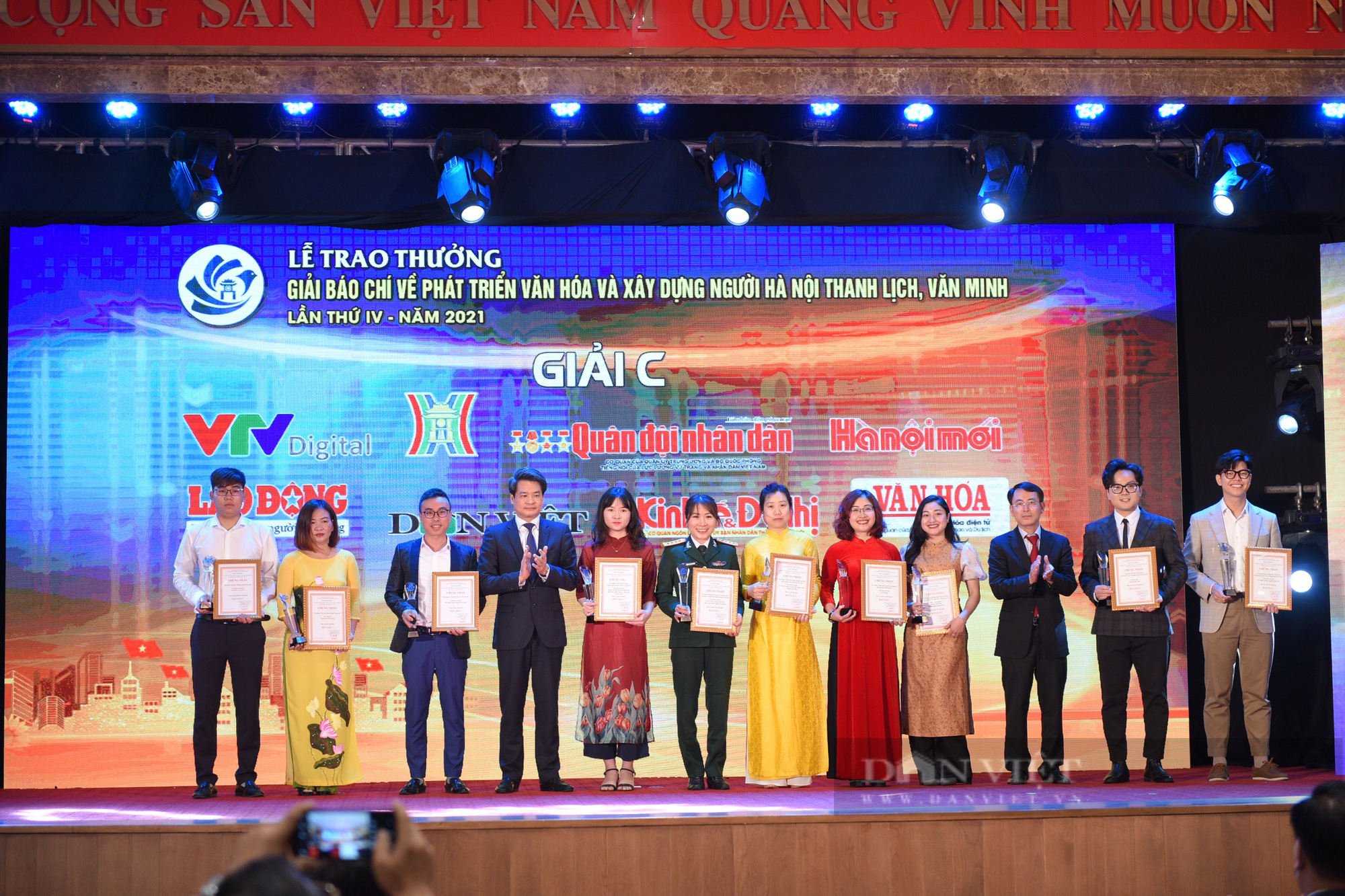 Báo Dân Việt đoạt Giải C Giải Phát triển văn hóa và xây dựng người Hà Nội - Ảnh 4.