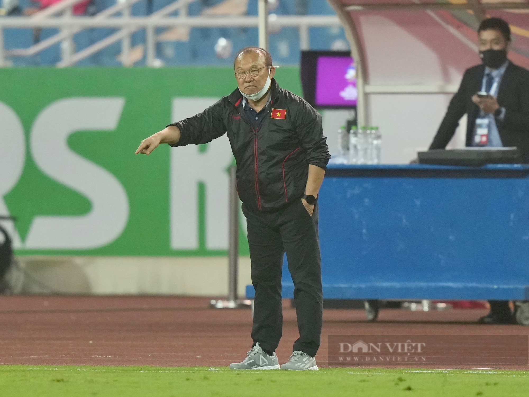 Các cầu thủ ĐT Việt Nam tỏ ra tiếc nuối sau trận đấu với Oman - Ảnh 3.