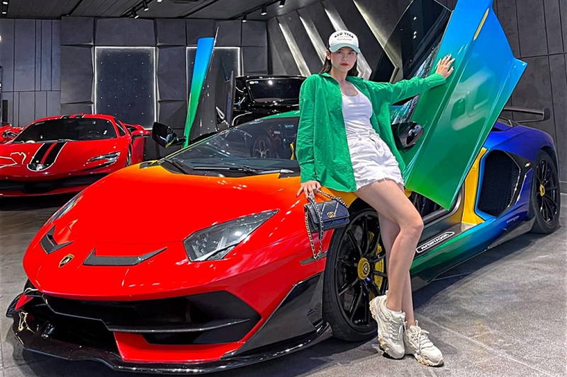 Bỏ Mercedes-AMG G63, Trương Quỳnh Anh chọn Lamborghini hơn 50 tỷ - Ảnh 1.