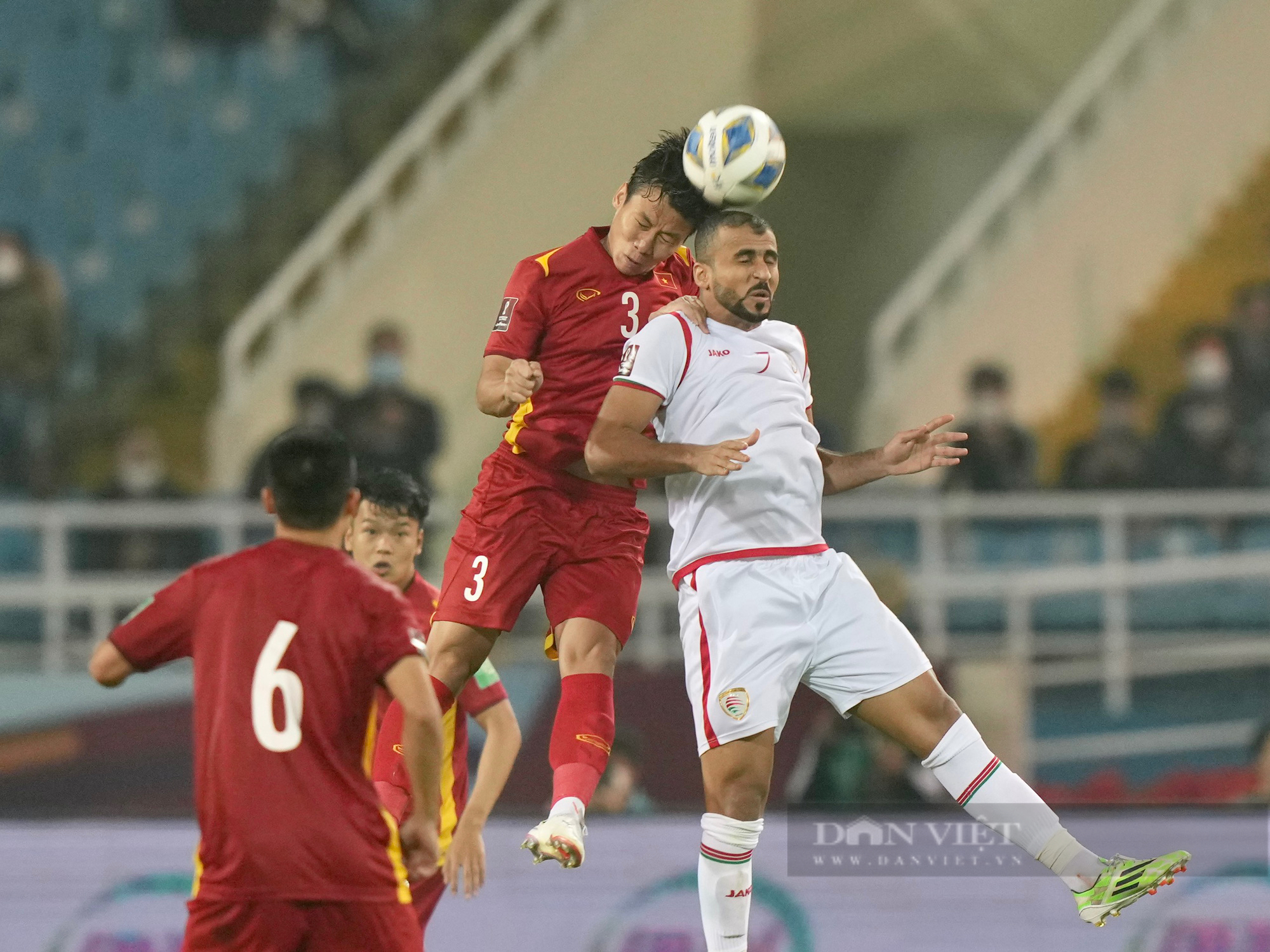 Các cầu thủ ĐT Việt Nam tỏ ra tiếc nuối sau trận đấu với Oman - Ảnh 10.