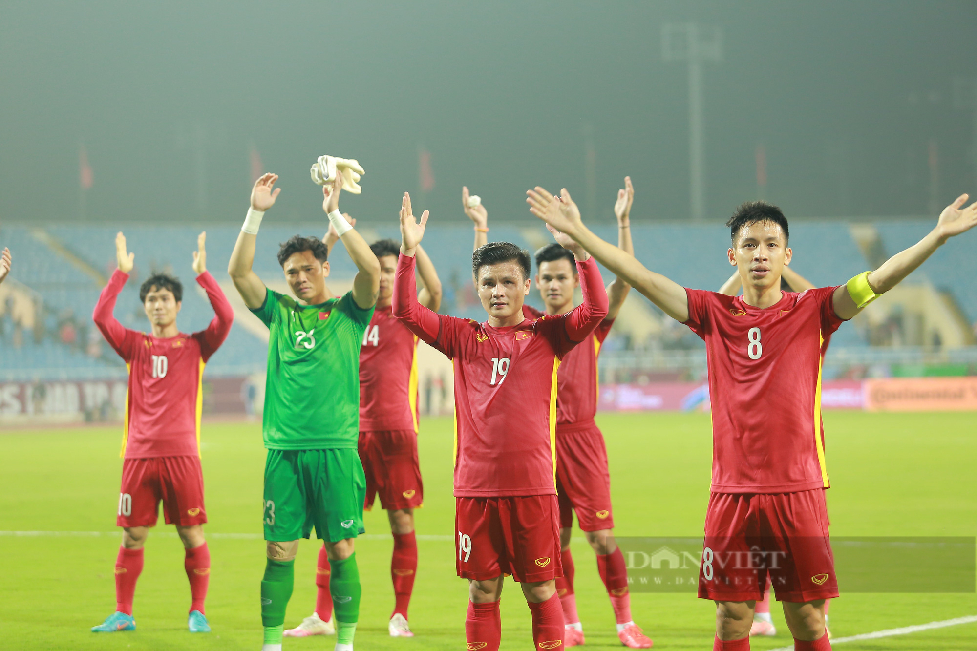 Các cầu thủ ĐT Việt Nam tỏ ra tiếc nuối sau trận đấu với Oman - Ảnh 11.