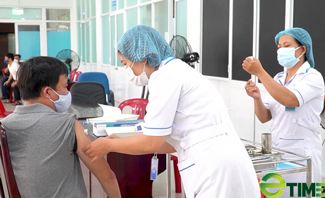 Quảng Ngãi: Chủ tịch tỉnh lệnh thời gian cụ thể phải hoàn thành tiêm vaccine mũi 3  - Ảnh 3.