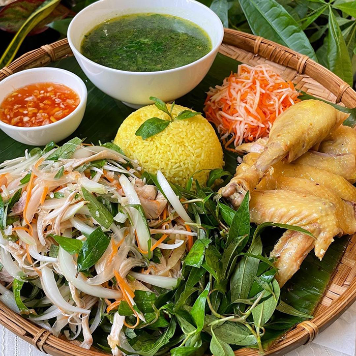 Top places to enjoy Hoi An chicken rice to attract all tourists on April 30 and May 1 - Photo 3.