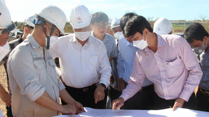 Bình Thuận: Đề nghị nhà thầu không được sử dụng khoáng sản khai thác trái phép để thi công cao tốc Bắc - Nam - Ảnh 4.