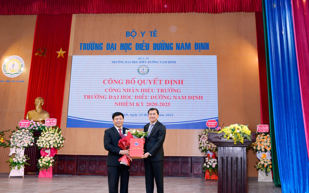 Chân dung tân Hiệu trưởng Trường Đại học điều dưỡng Nam Định - Ảnh 1.