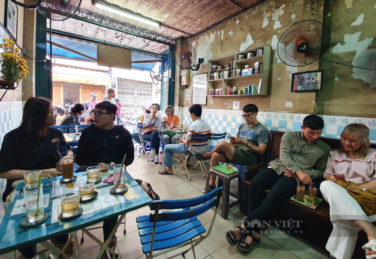Đến Cheo Leo, tìm hương vị cà phê vợt hơn 80 năm giữa lòng Sài Gòn - Ảnh 1.