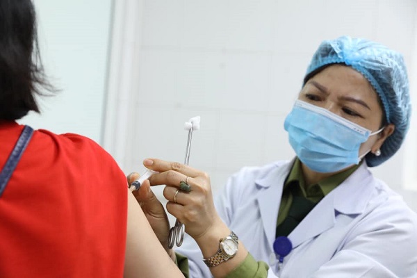 Đích đến của vaccine Covid-19 Việt: Gần mà… xa quá - Ảnh 4.