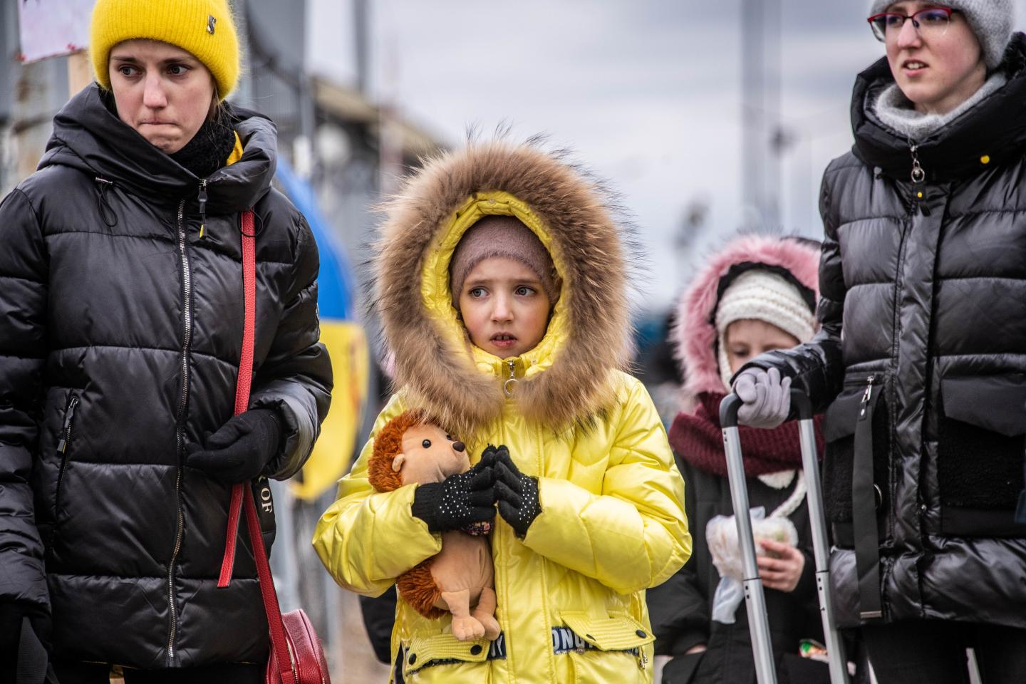 UNICEF cho biết hơn một nửa trẻ em ở Ukraine phải di tản do chiến sự - Ảnh 1.