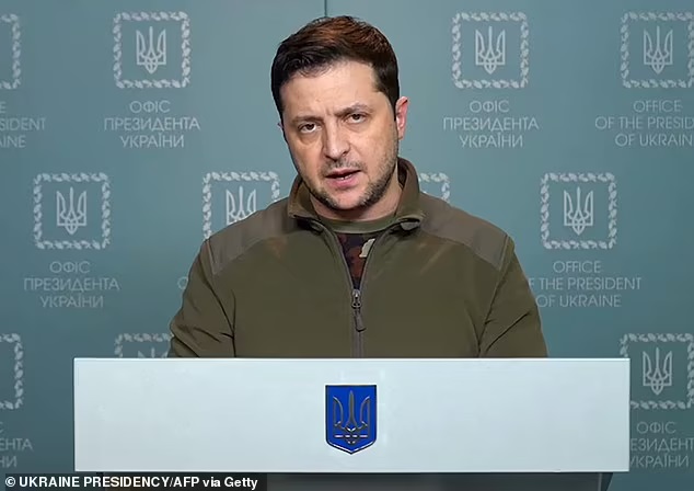 NÓNG Ukraine: Ông Zelensky bất ngờ chỉ trích NATO - Ảnh 1.