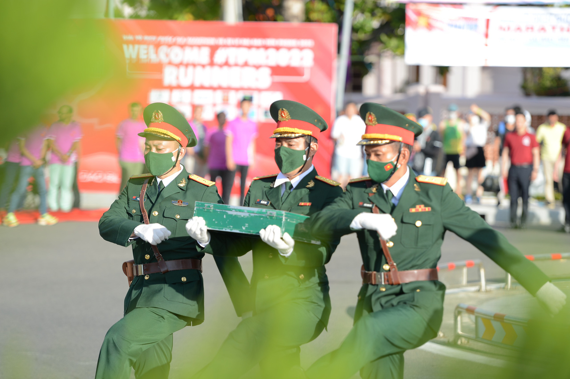 Lễ thượng cờ Tiền Phong Marathon 2022: Quốc kỳ Việt Nam tung bay theo dấu chân huyền thoại - Ảnh 1.